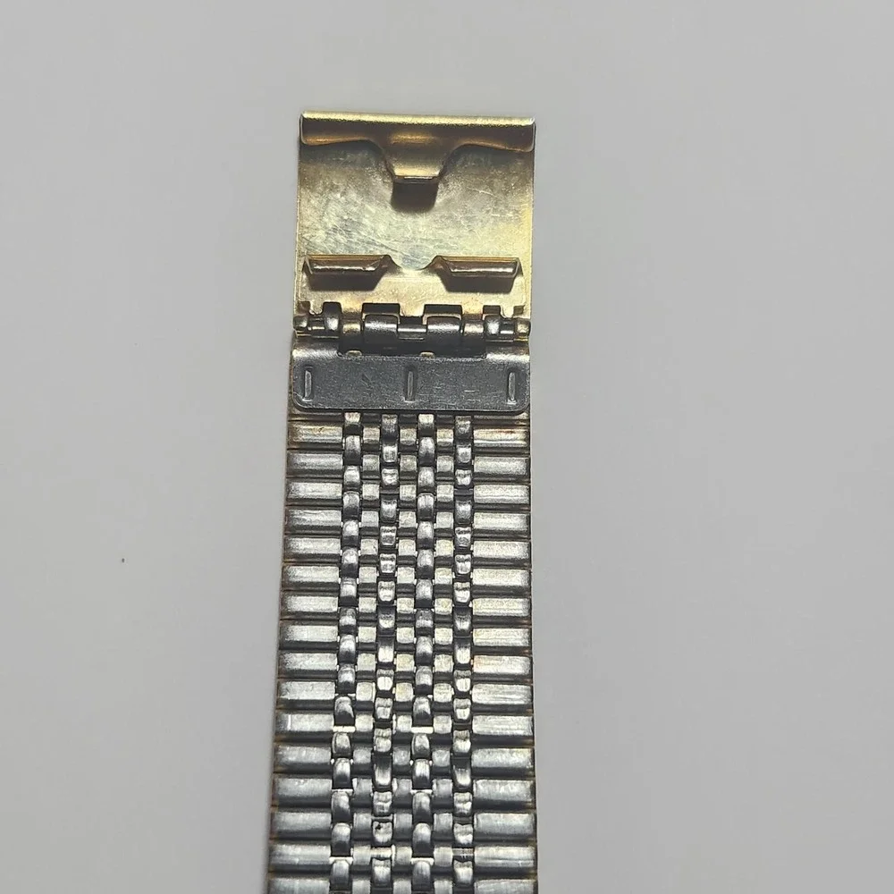 Luxury Quartz Gold Tone Watch - NEEDS GLASS FACE & BATTERY